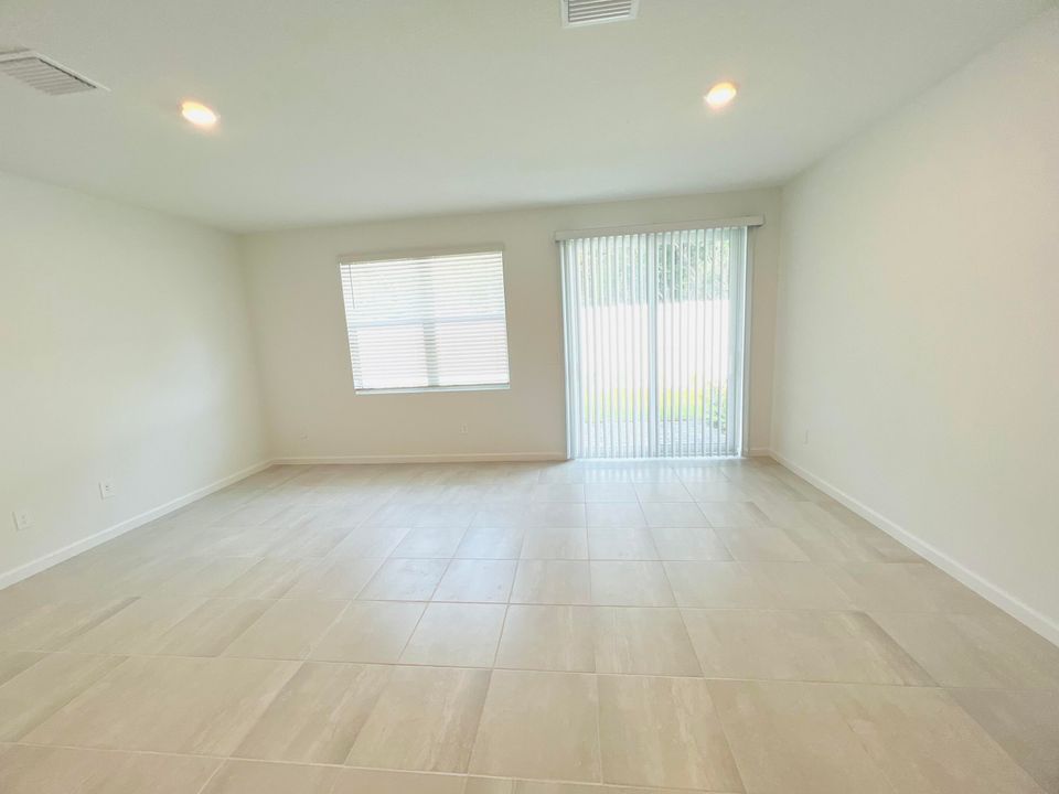 For Rent: $2,500 (3 beds, 2 baths, 1485 Square Feet)