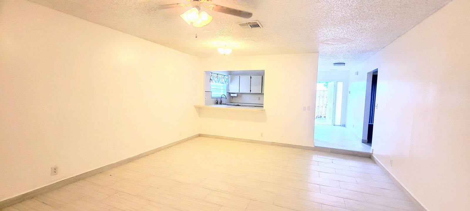 For Rent: $2,250 (2 beds, 2 baths, 1158 Square Feet)