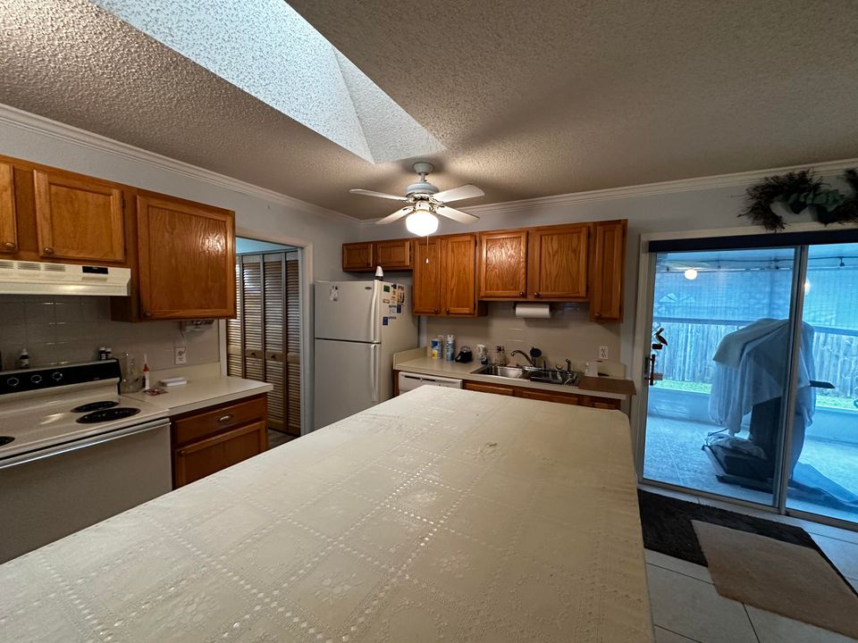 For Sale: $449,500 (2 beds, 2 baths, 1020 Square Feet)