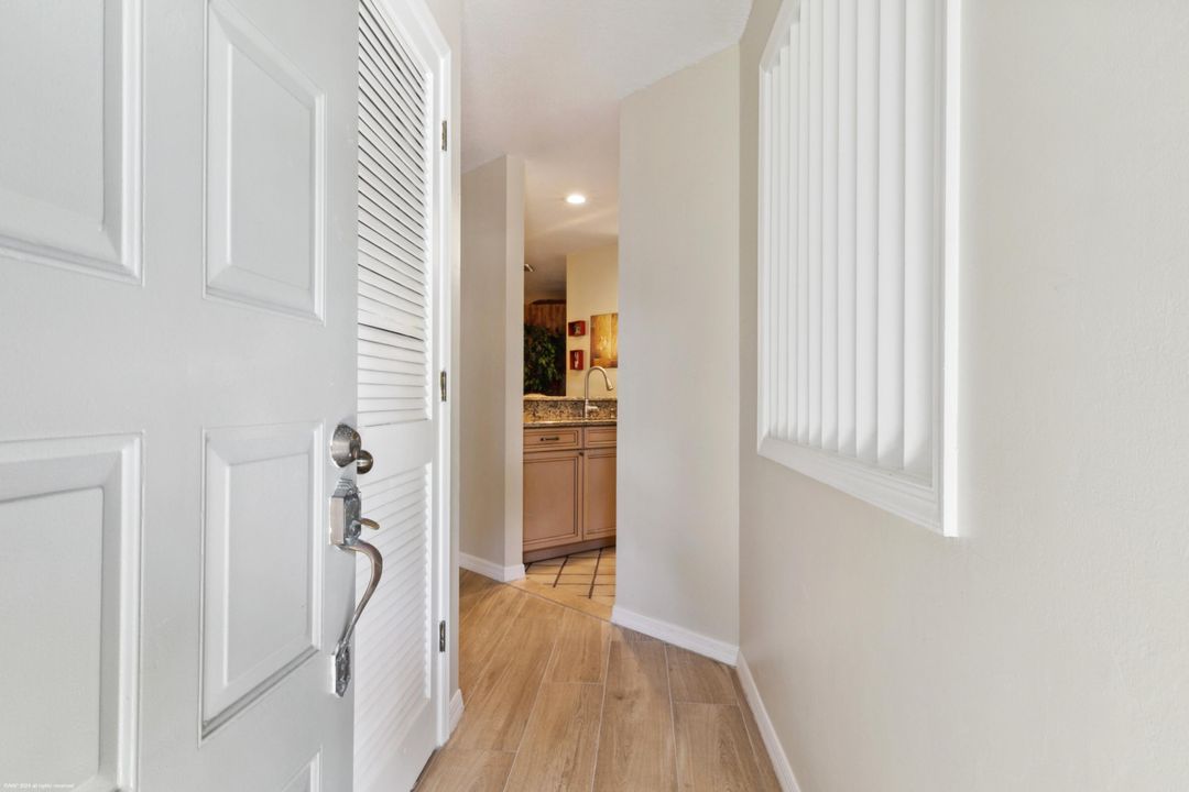 For Sale: $299,900 (2 beds, 2 baths, 1354 Square Feet)