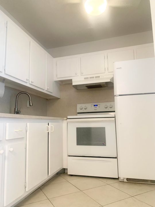 For Rent: $1,250 (1 beds, 1 baths, 570 Square Feet)