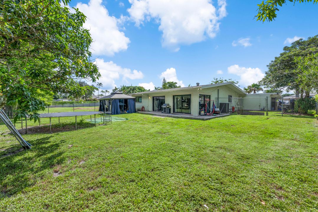 For Sale: $545,000 (3 beds, 2 baths, 1701 Square Feet)