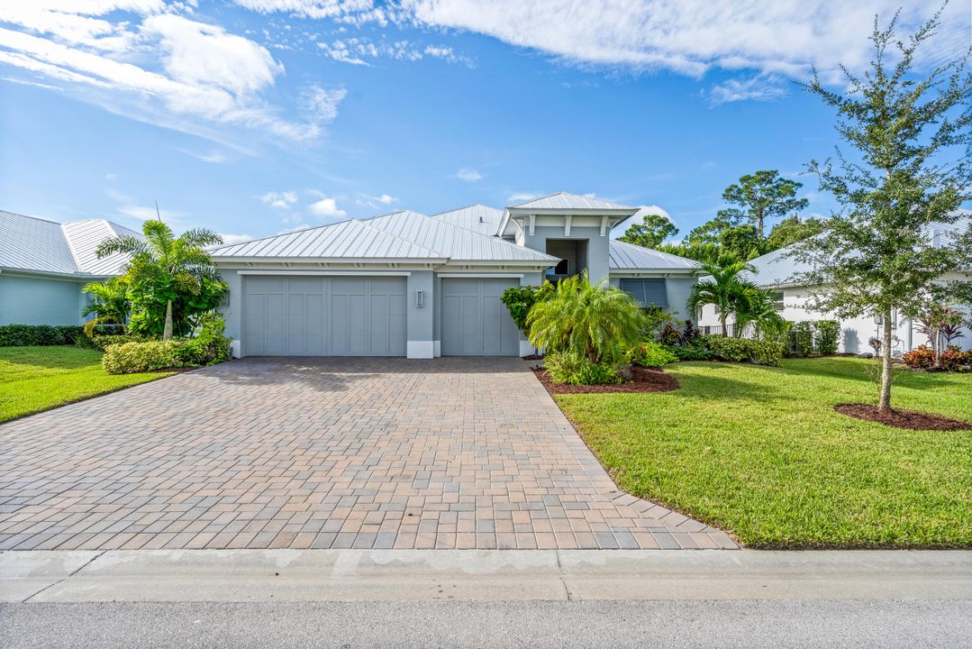 For Sale: $585,000 (2 beds, 2 baths, 1911 Square Feet)