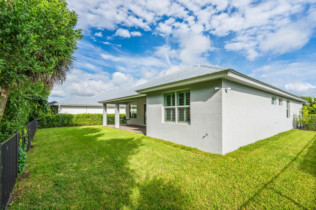 For Sale: $585,000 (2 beds, 2 baths, 1911 Square Feet)