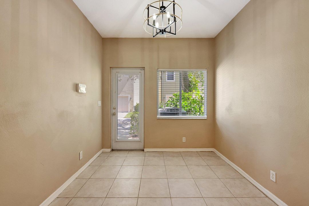 For Sale: $279,900 (2 beds, 2 baths, 1350 Square Feet)