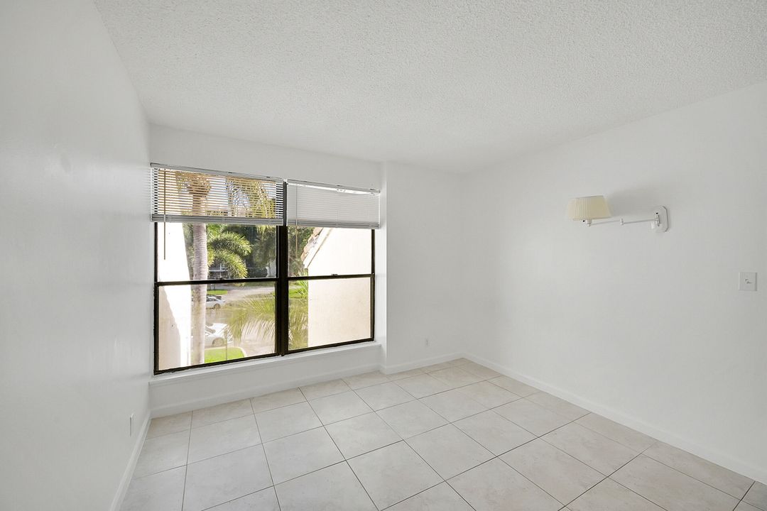 For Sale: $128,788 (2 beds, 2 baths, 1400 Square Feet)