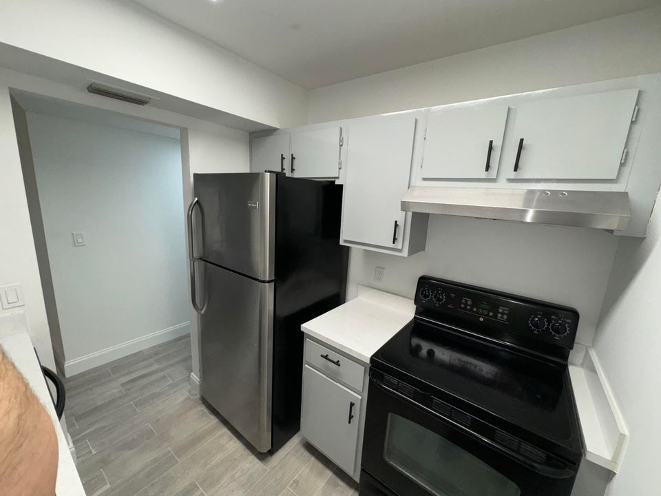 For Rent: $2,000 (2 beds, 2 baths, 798 Square Feet)