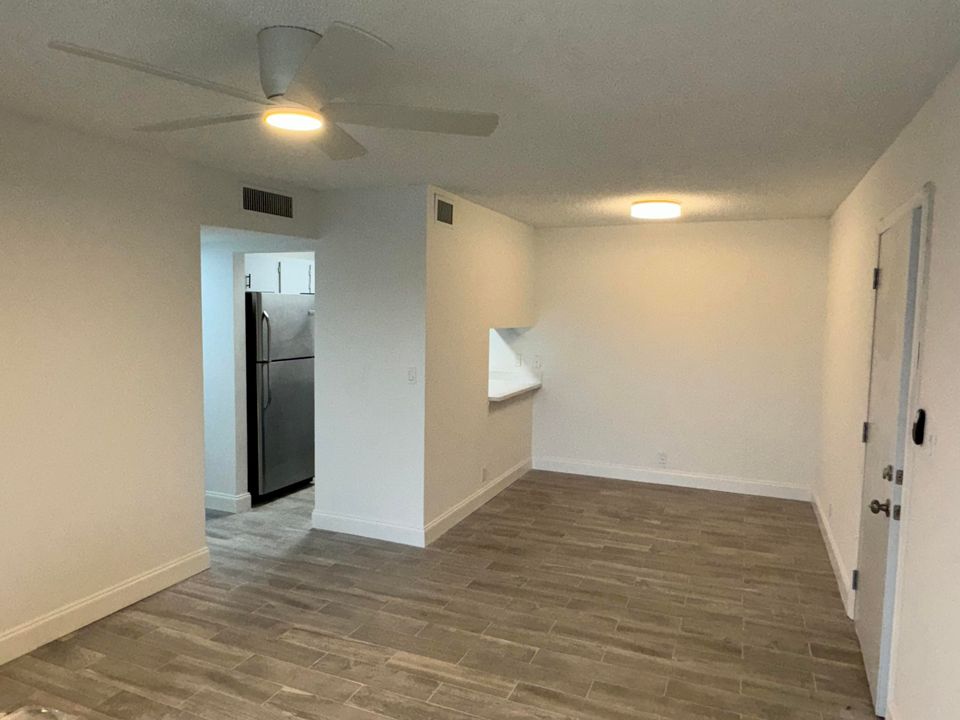 For Rent: $2,000 (2 beds, 2 baths, 798 Square Feet)