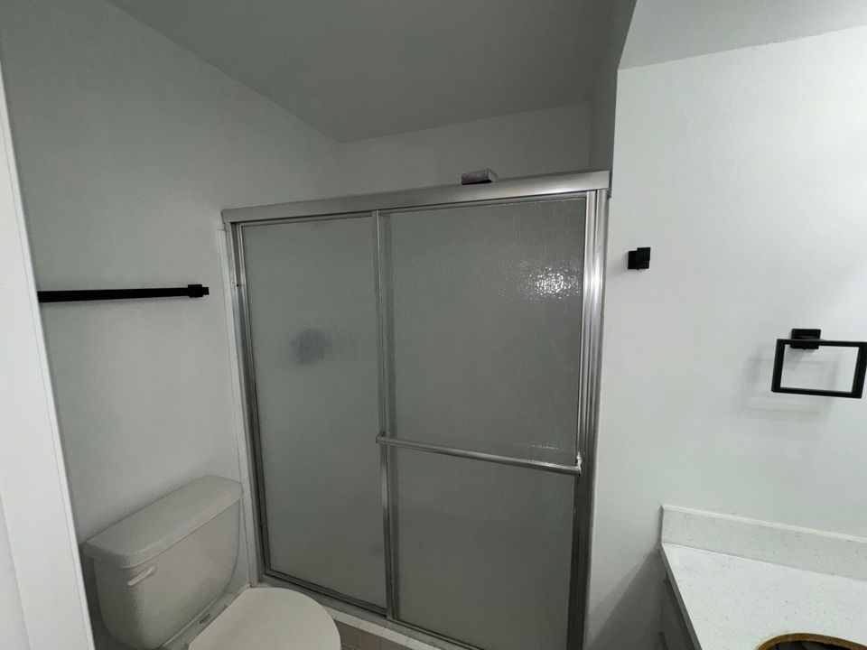 For Rent: $2,000 (2 beds, 2 baths, 798 Square Feet)