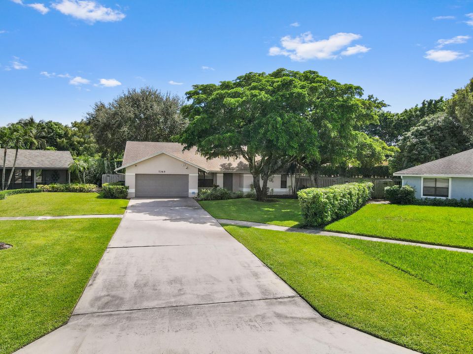 For Sale: $549,900 (3 beds, 2 baths, 1631 Square Feet)