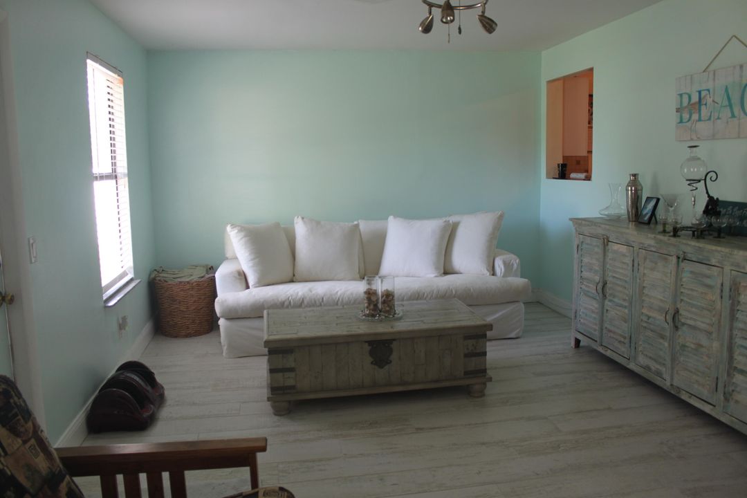 For Sale: $335,000 (2 beds, 2 baths, 1188 Square Feet)