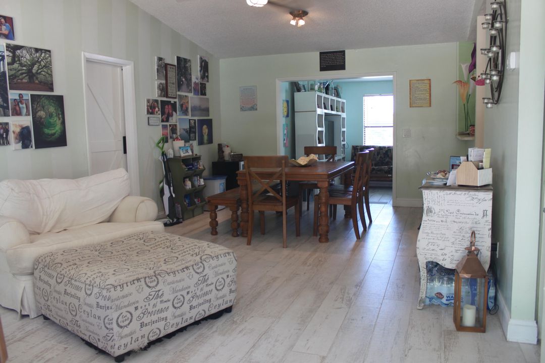 For Sale: $335,000 (2 beds, 2 baths, 1188 Square Feet)