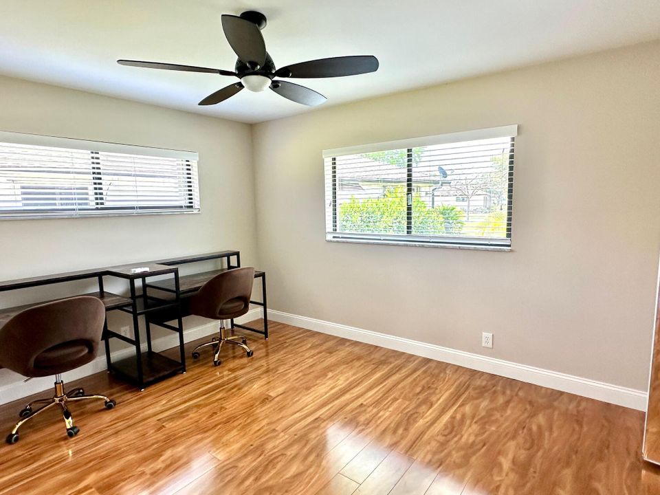 For Sale: $299,900 (2 beds, 2 baths, 1400 Square Feet)