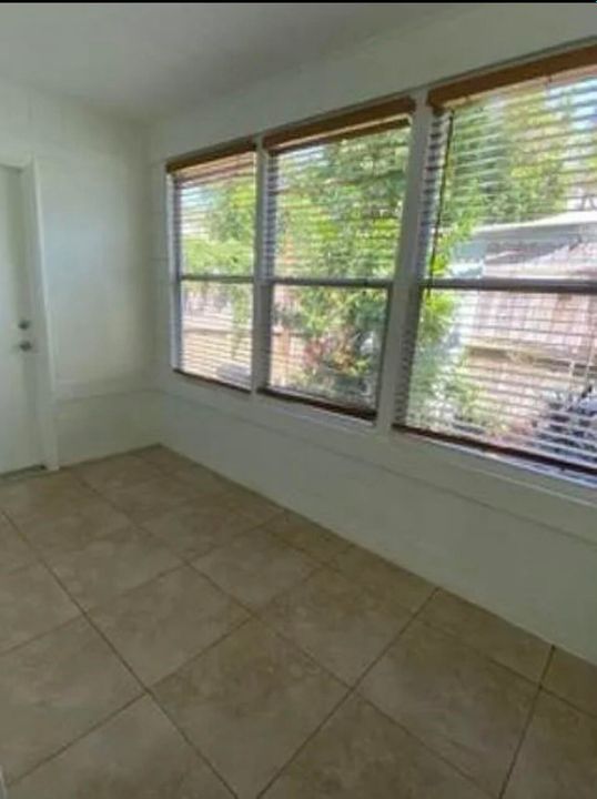 For Rent: $2,200 (1 beds, 1 baths, 1695 Square Feet)