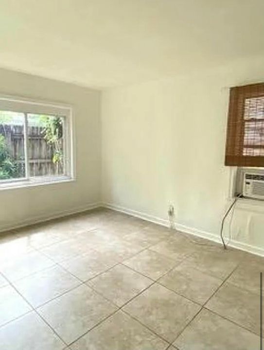 For Rent: $2,200 (1 beds, 1 baths, 1695 Square Feet)