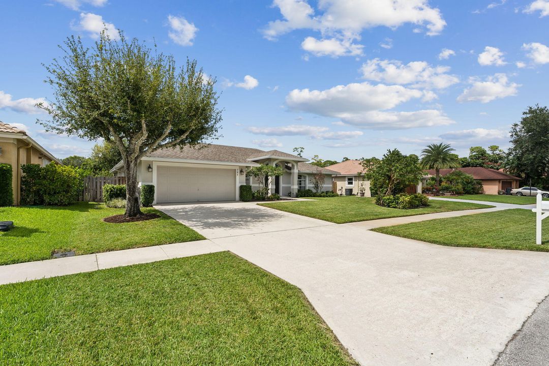 For Sale: $670,000 (4 beds, 2 baths, 2434 Square Feet)