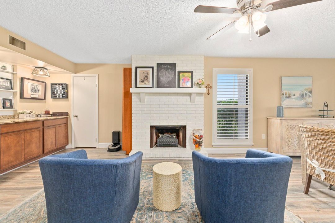 For Sale: $264,900 (2 beds, 2 baths, 1416 Square Feet)