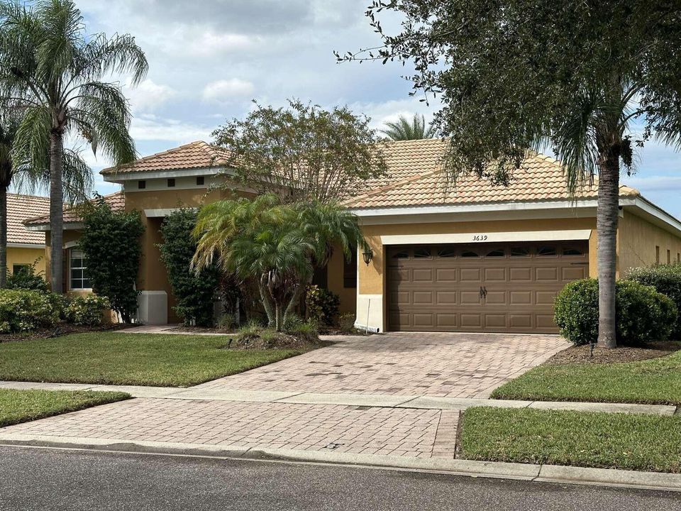 For Sale: $374,900 (4 beds, 2 baths, 2034 Square Feet)