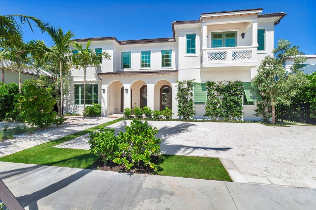 For Sale: $8,990,000 (7 beds, 8 baths, 6115 Square Feet)