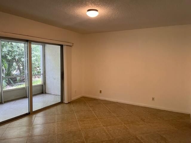 Active With Contract: $1,800 (2 beds, 2 baths, 1095 Square Feet)