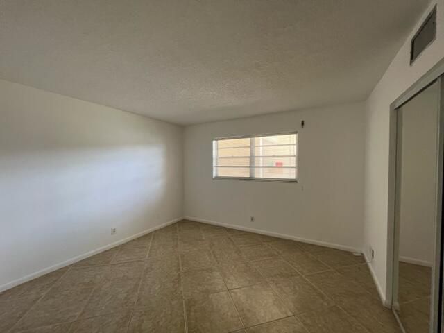 Active With Contract: $1,800 (2 beds, 2 baths, 1095 Square Feet)