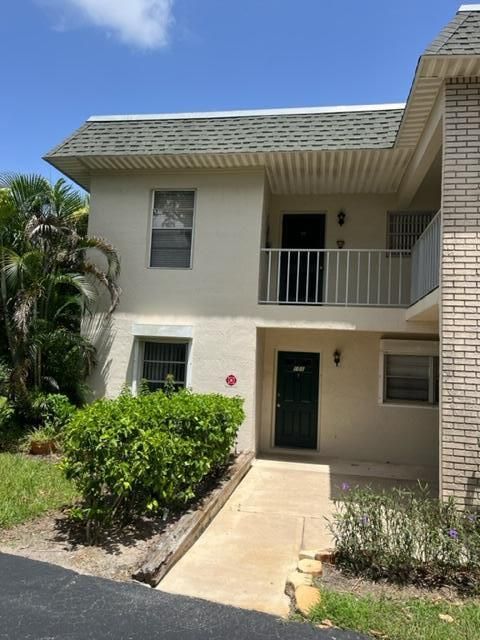 Active With Contract: $1,800 (2 beds, 2 baths, 1095 Square Feet)