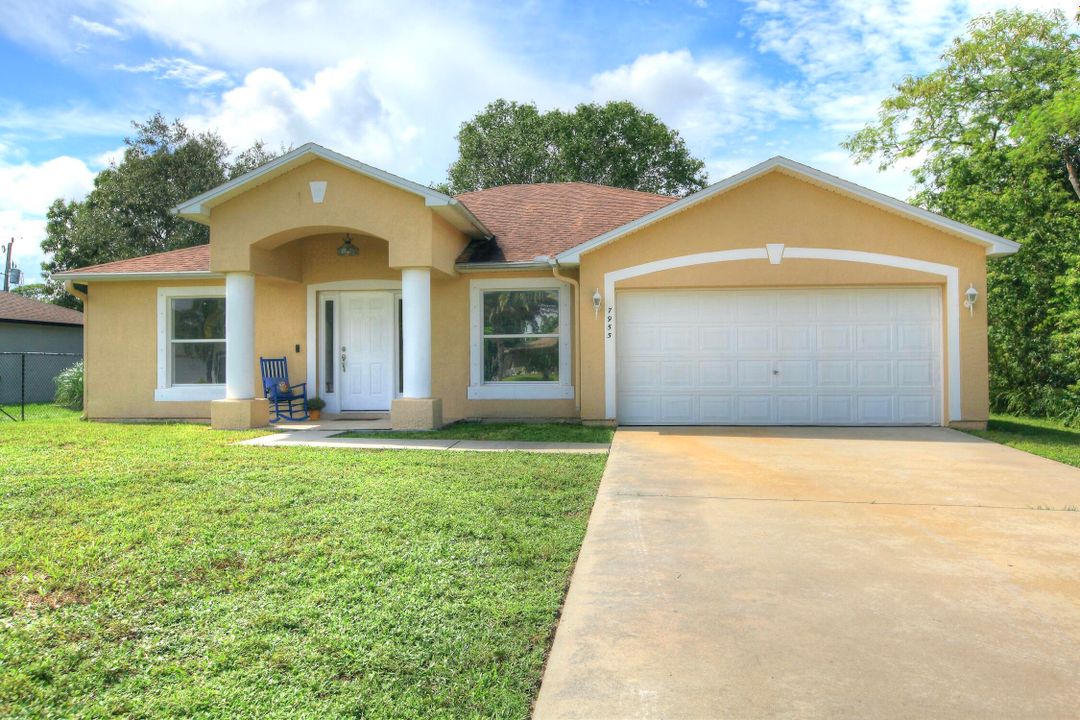 Active With Contract: $289,000 (3 beds, 2 baths, 1678 Square Feet)