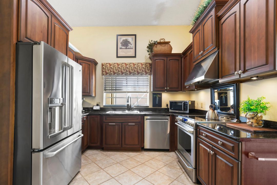 For Sale: $729,900 (3 beds, 2 baths, 1571 Square Feet)