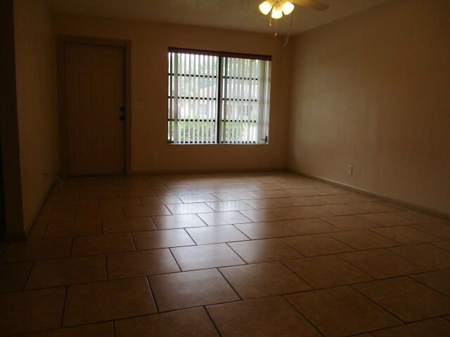 For Rent: $2,400 (2 beds, 1 baths, 998 Square Feet)