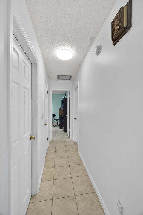 For Sale: $279,000 (2 beds, 2 baths, 1008 Square Feet)