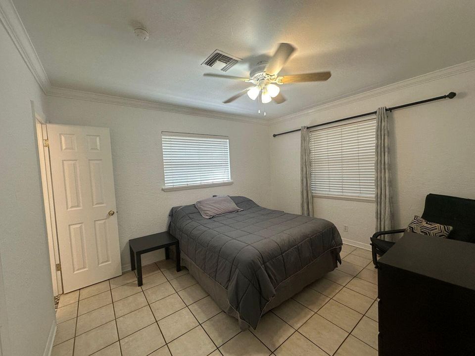 For Rent: $3,000 (2 beds, 2 baths, 900 Square Feet)