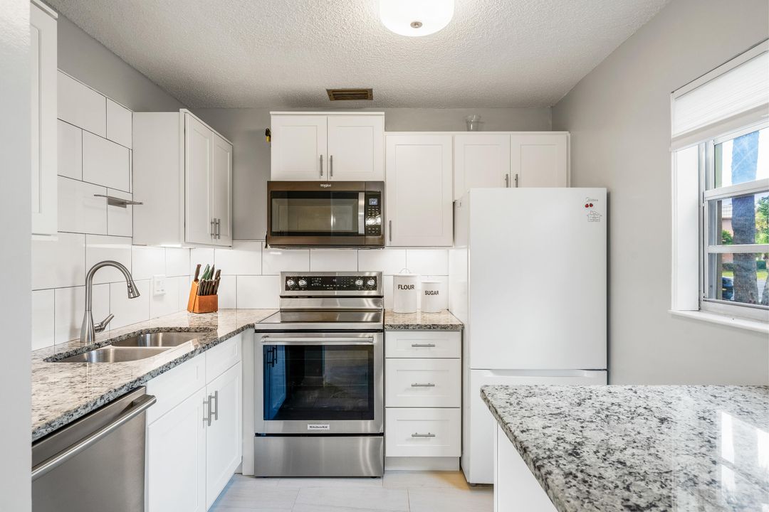 For Sale: $145,000 (2 beds, 2 baths, 1000 Square Feet)