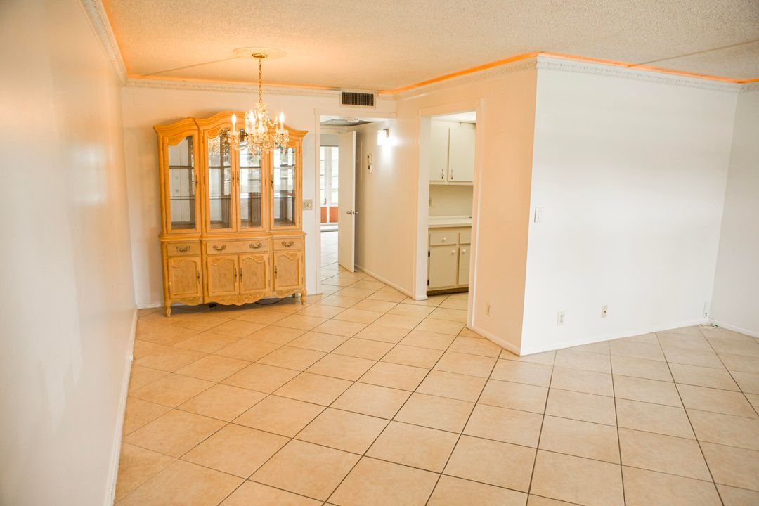 For Sale: $149,999 (1 beds, 1 baths, 811 Square Feet)