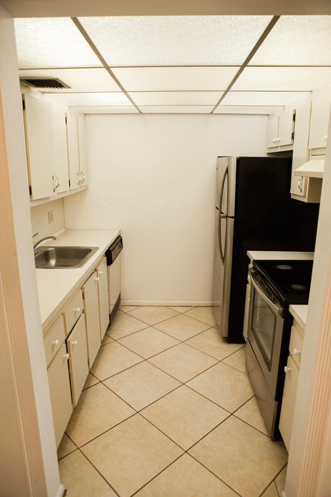 For Sale: $149,999 (1 beds, 1 baths, 811 Square Feet)