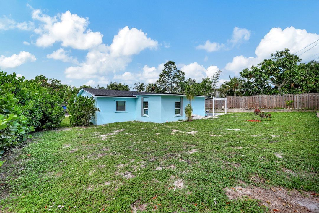 For Sale: $459,900 (3 beds, 2 baths, 1261 Square Feet)