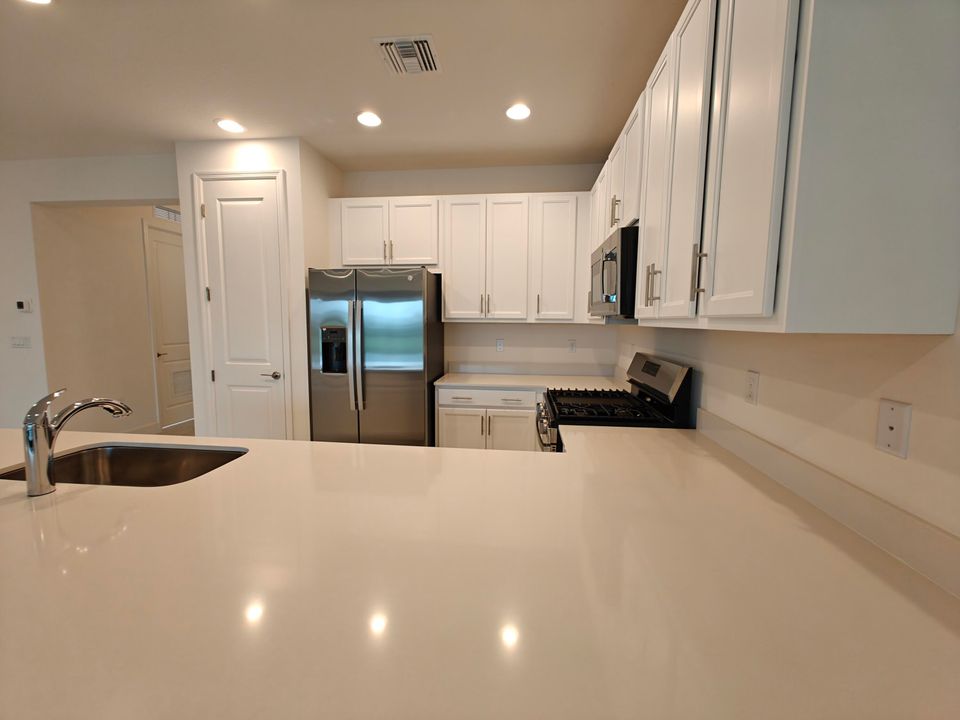 For Rent: $3,400 (2 beds, 2 baths, 1752 Square Feet)