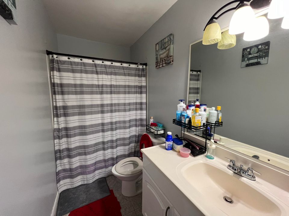 For Sale: $285,000 (2 beds, 2 baths, 1099 Square Feet)