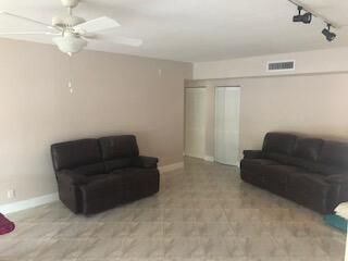 For Rent: $2,800 (2 beds, 2 baths, 1276 Square Feet)