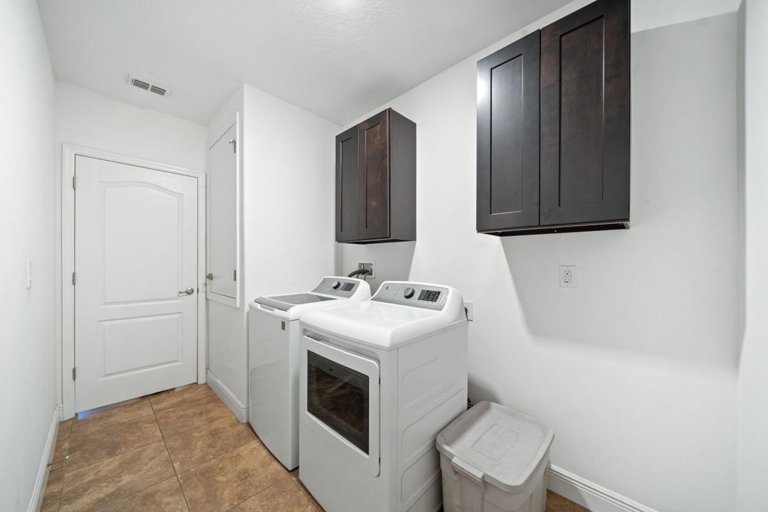 For Sale: $445,000 (4 beds, 2 baths, 2172 Square Feet)