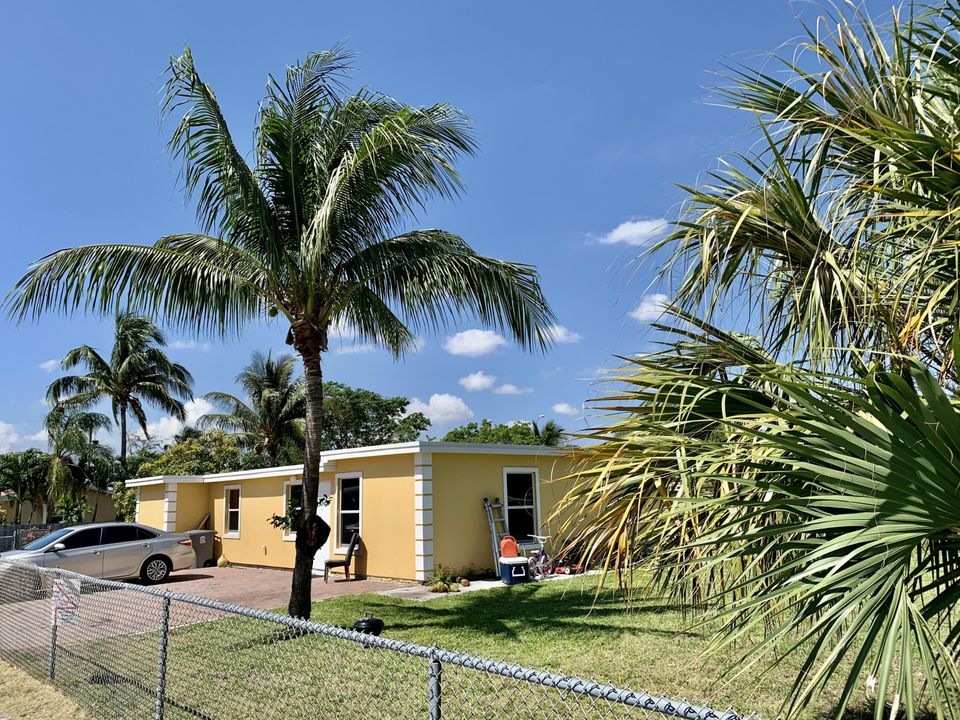 Active With Contract: $2,900 (3 beds, 2 baths, 1068 Square Feet)