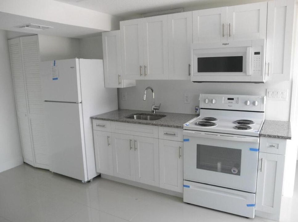 Active With Contract: $2,900 (3 beds, 2 baths, 1068 Square Feet)