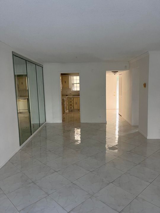 En Venta: $350,000 (2 camas, 2 baños, 925 Pies cuadrados)