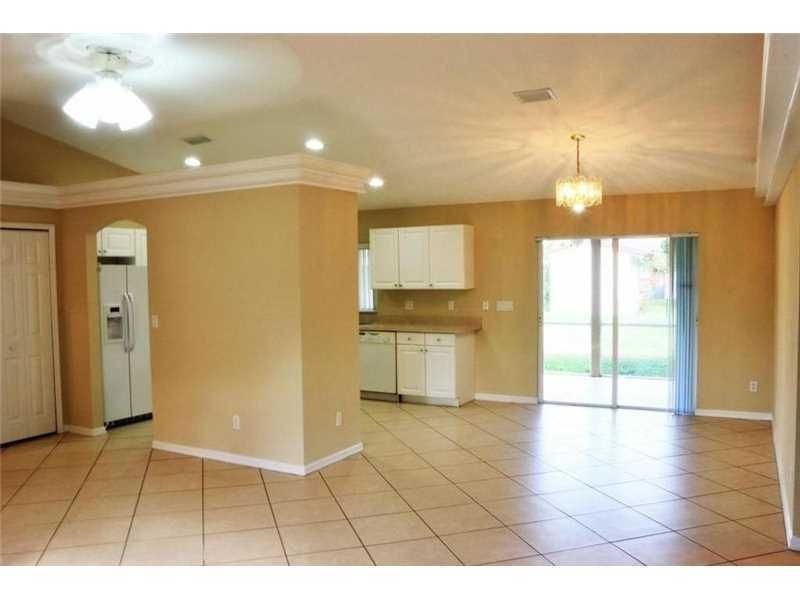 For Rent: $2,800 (4 beds, 2 baths, 1701 Square Feet)