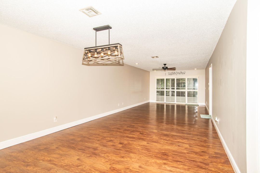 For Sale: $199,999 (2 beds, 2 baths, 1296 Square Feet)