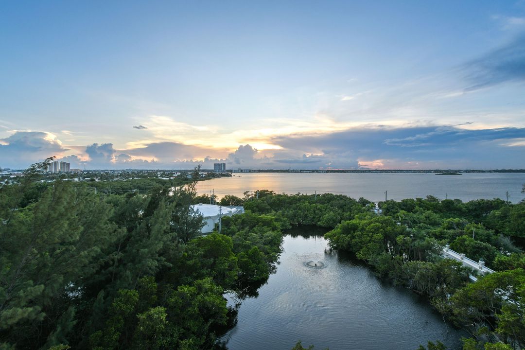 For Sale: $2,820,000 (3 beds, 3 baths, 2818 Square Feet)