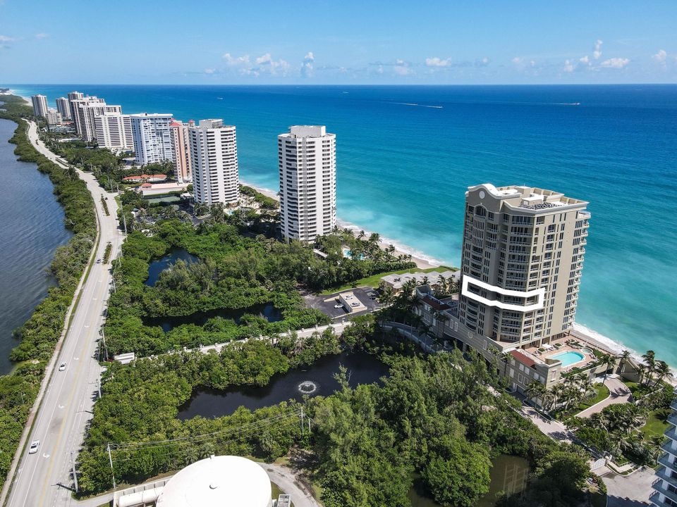 For Sale: $2,820,000 (3 beds, 3 baths, 2818 Square Feet)