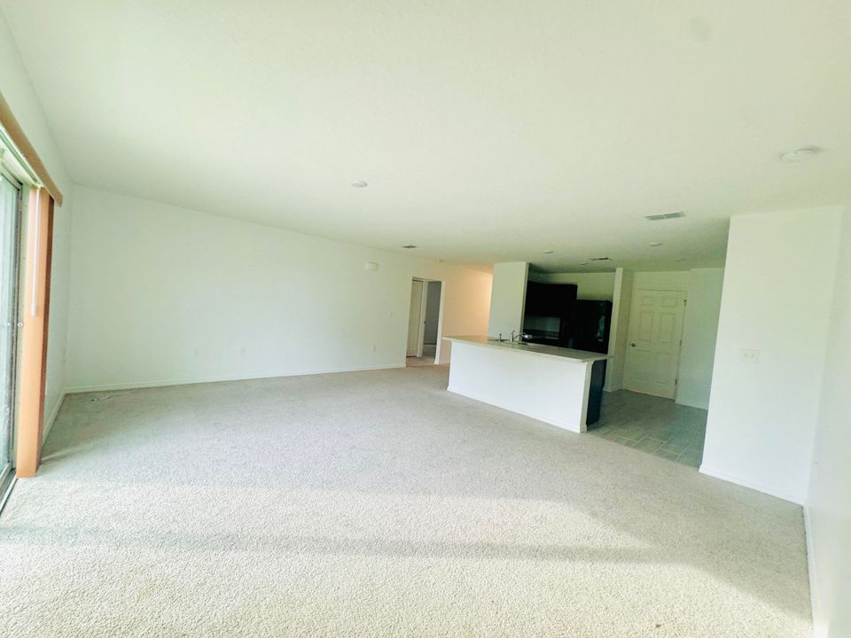 For Rent: $2,500 (4 beds, 2 baths, 1806 Square Feet)