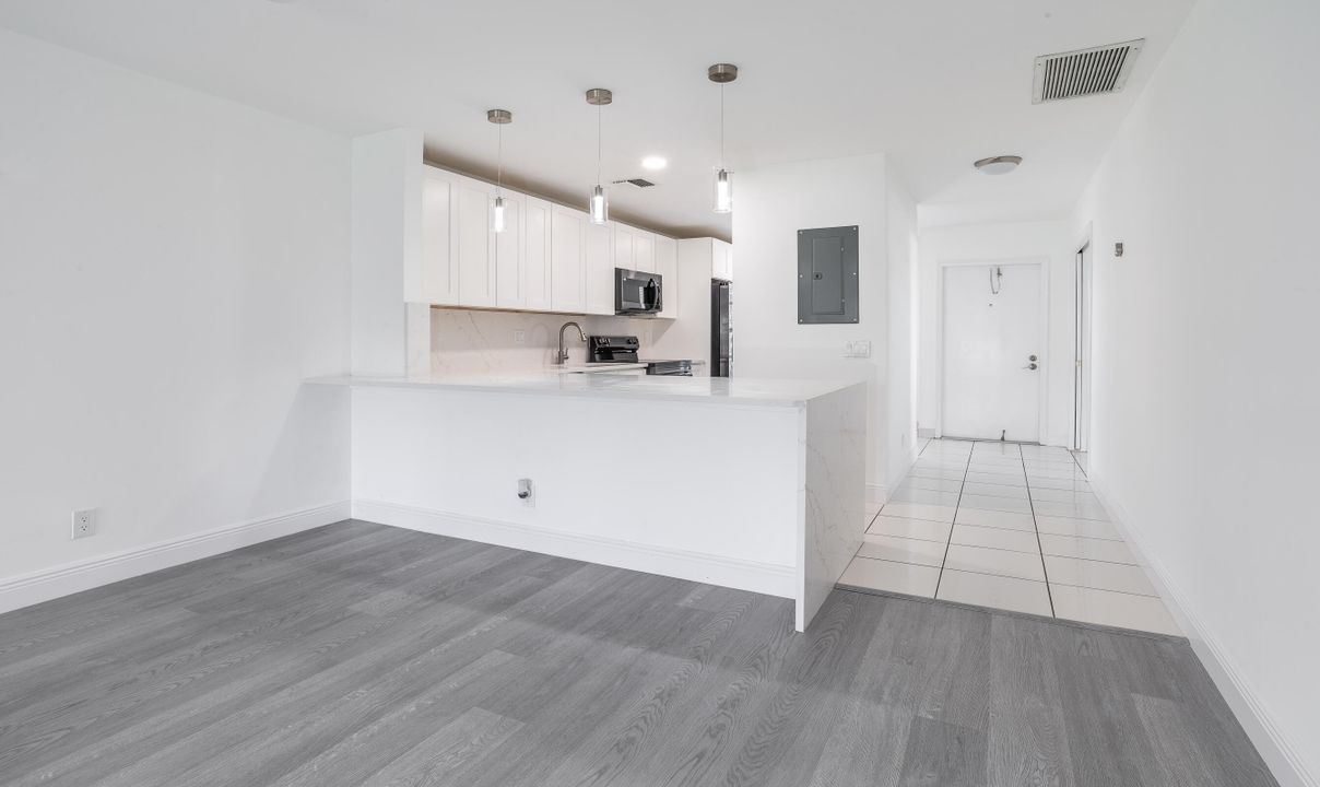 For Sale: $338,800 (2 beds, 2 baths, 1167 Square Feet)