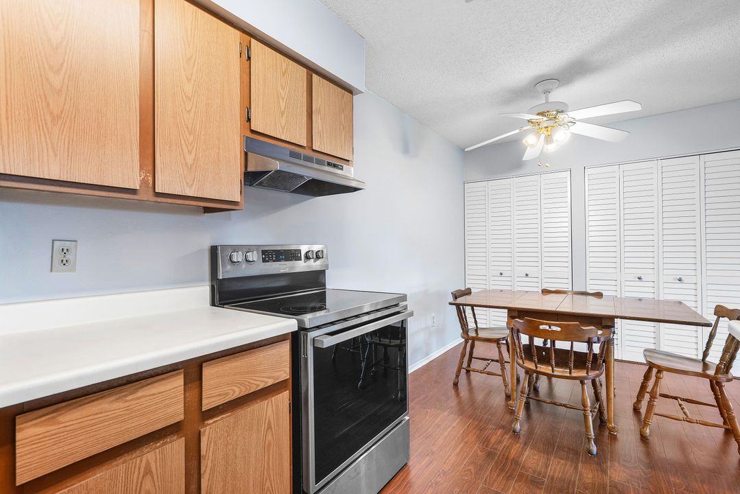 For Sale: $240,000 (2 beds, 2 baths, 1037 Square Feet)