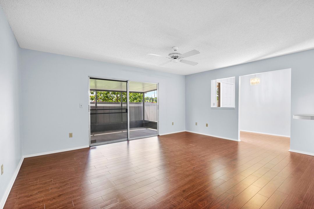 For Sale: $240,000 (2 beds, 2 baths, 1037 Square Feet)